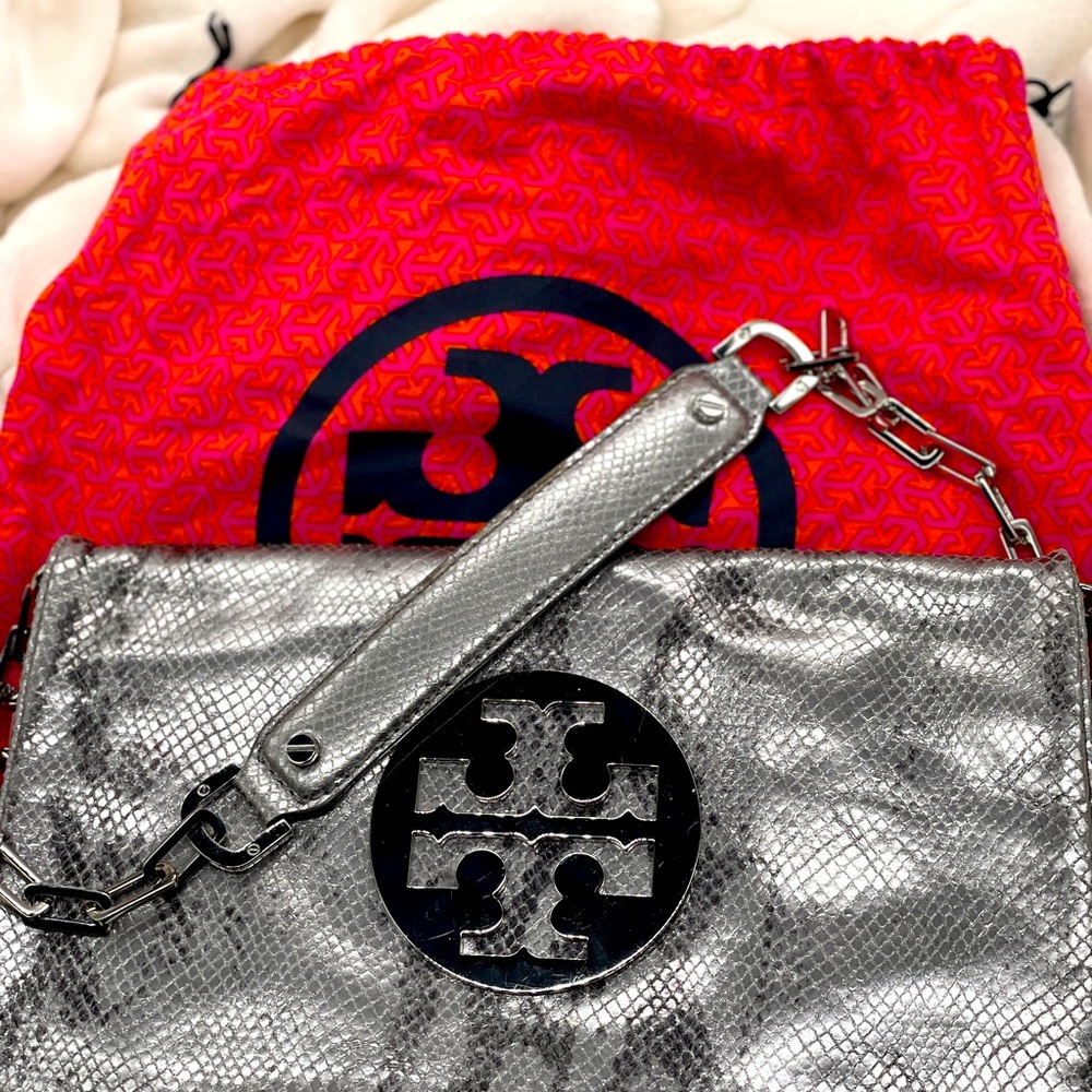 In a very good condition,practical to use. Party purse , clutch and shoulder bag